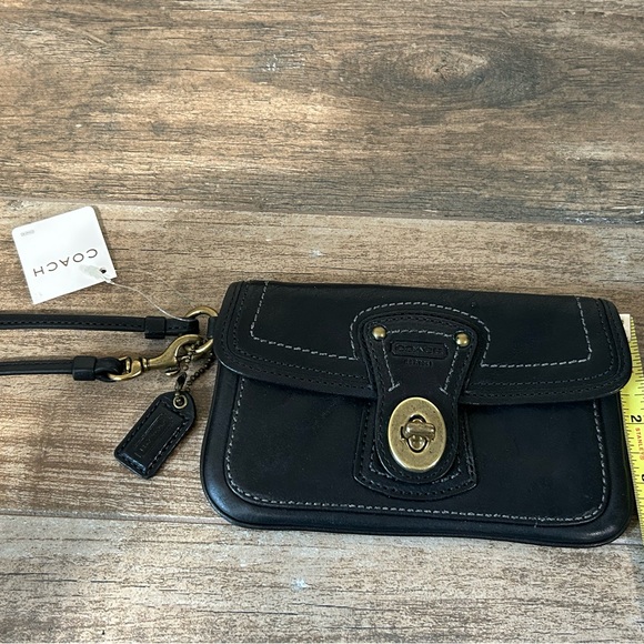 NWT Coach Legacy Vanchetta Black Leather Brass Hardware Wristlet   Y2K - Picture 3 of 9